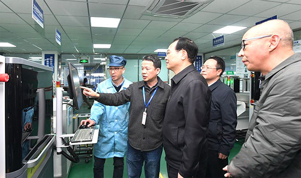 福建省委常委、福州市委書(shū)記林寶金一行蒞臨睿能科技調(diào)研(圖2)